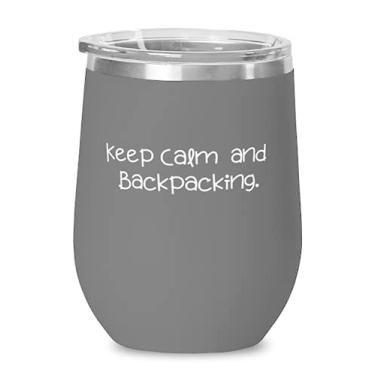 Imagem de Mochila divertida, mantenha a calma e mochilão, ideia única de taça de vinho para amigos de