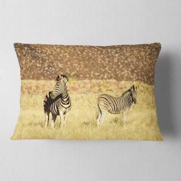 Imagem de Designart Par de zebras no Namíb Desert Animal Throw Lombar sala de estar, sofá, enchimento de almofada + capa de almofada impressa em ambos os lados 30,5 x 50,8 cm