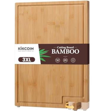 Imagem de Kikcoin Tábuas de corte de bambu para cozinha, tábua de corte de madeira 3GG grande com suporte giratório e ranhura de suco, tábua de cortar de madeira para carnes, vegetais e frutas, bandeja de