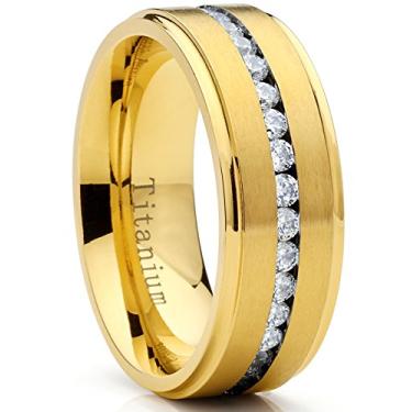 Imagem de Metal Masters Aliança de casamento masculina de titânio dourado com zircônia cúbica, ajuste confortável de 8 mm, Metal, Zircônia cúbica