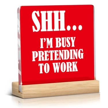 Imagem de Placa acrílica para mesa de aviso, fingindo trabalhar, decoração de escritório engraçada, placa de cuidado de mesa para decoração de cubículos de escritório em casa, presente de mordaça humorístico