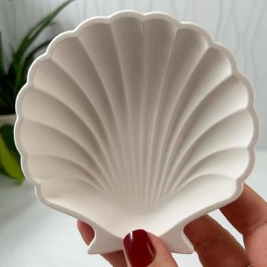 Imagem de Bandeja Decorativa Artesanal em Concreto Celular - Formato Oval, Multiuso para Mesa/Banheiro/Cozinha (Antimanchas e Resistente à Umidade)(Bandeja Concha Ariel)