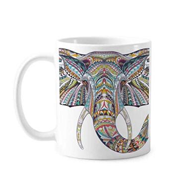 Imagem de Caneca de cerâmica com design de elefante colorido em estilo mosaico