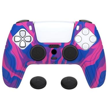 Imagem de eXtremeRate PlayVital Samurai Edition Capa de silicone antiderrapante para controle rosa, roxo e azul para ps5, capa protetora ergonômica de borracha macia para controle ps5 com tampas de polegar