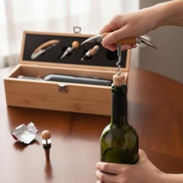 Imagem de Kit Vinho Premium em Caixa de Bambu com Acessórios, Conjunto 5 Peças, Saca-rolhas Profissional, Corta-gotas, Bico Dosador, Tampa e Estojo Elegante
