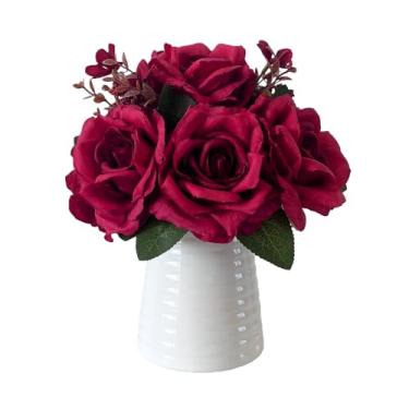 Imagem de LZTDRZH Elegante buquê de rosas vermelhas artificiais em vaso canelado de cerâmica branca, arranjo floral de seda para decoração de casa, centro de mesa de casamento, decoração de sala de estar