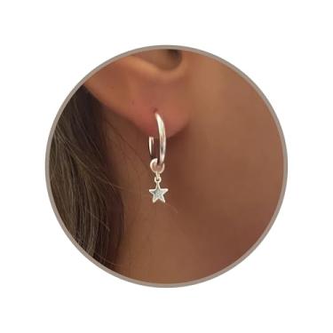 Imagem de Annika Bella Brincos de argola Huggie, delicados Huggies com pingente pendurado, argolas pequenas com pingentes, brincos hipoalergênicos de ouro ou prata sem manchas para mulheres, presente para ela