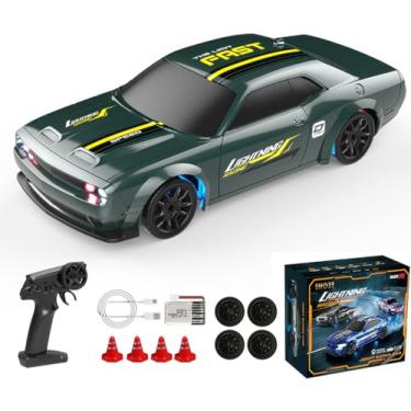 Imagem de Moonzeamus 1/43 Mini RC Drift Car 2.4G Full-Proportional 4WD MetalChassis 15KM/H High Speed RC Racing Car Model with LED Lights and Barricade Barrels RTR (Green)
