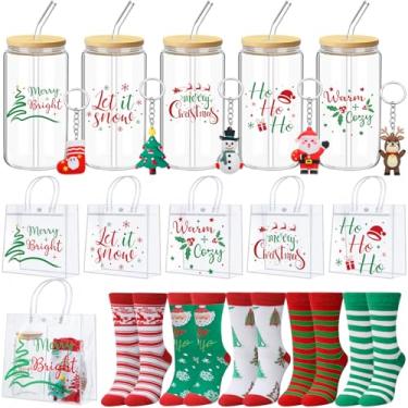 Imagem de Honeydak 20 peças de presentes de Natal, 5 conjuntos de copos de vidro de Natal com tampa e canudo 473 ml, sacos de presente de PVC transparente, vermelho e verde, meias de inverno para mulheres