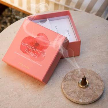 Imagem de Chappal Conjunto de meditação floral sussurrante – Incenso cone perfumado floral com elegante suporte de travertino para relaxamento, meditação e aromaterapia
