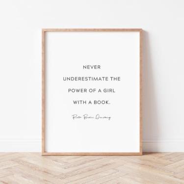 Imagem de Never Underestimate The Power of A Girl with A Book Pôster de arte de parede, impressões inspiradoras, pintura, quadro, arte, quarto, decoração de casa, sem moldura