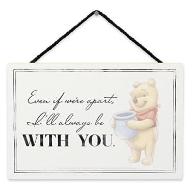 Imagem de Decoração de parede de madeira pendurada com citação do Ursinho Pooh do 100º aniversário da Disney - Adorável sinal do Ursinho Pooh para casa