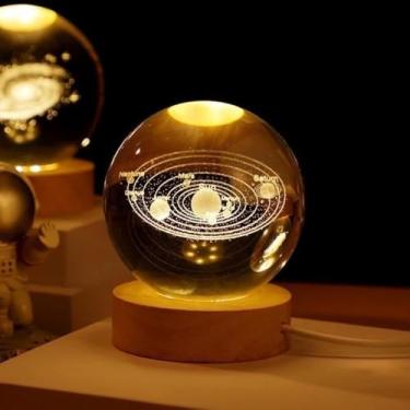 Imagem de Luminária Led Bola de Cristal 3D - Luz de Mesa P/Quarto, Sala, Escritório - Decoração, Enfeite, Abajur, Ornamento, Leitura, Presente - Base Madeira - Leal Shop (Sistema Solar)