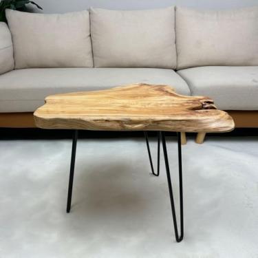 Imagem de DONZIKLE Mesa de centro Live Edge, mesa de centro exclusiva de madeira verdadeira, mesa lateral de madeira natural com pernas de gancho de cabelo de metal 58 cm L x 34 cm P x 43 cm A para sala de