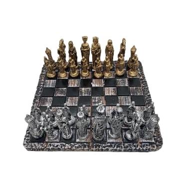 Imagem de Jogo de Xadrez Medieval em Resina, Peças Douradas e Prateadas, Tabuleiro Decorativo Estilo Antigo