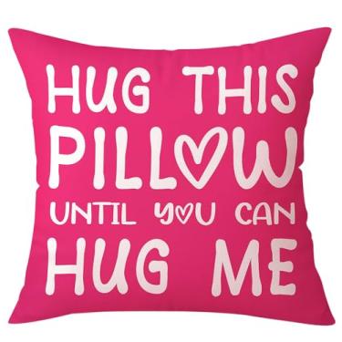 Imagem de OTOSTAR Capa de almofada Hug This Pillow Until You Can Hug Me capa quadrada amante 61 x 61 cm para presente de longa distância de coração de casal, presente de aniversário de namorado namorada (rosa