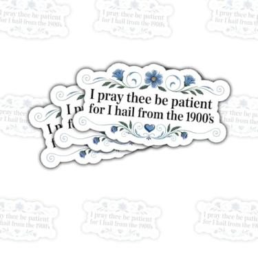 Imagem de 3 peças I Pray Thee Be Patient for I Hail from The 1900s Sticker Gifts for The 1900s para amantes vintage, entusiastas históricos, caçadores de nostalgia dos anos 1900, fãs de citações engraçadas