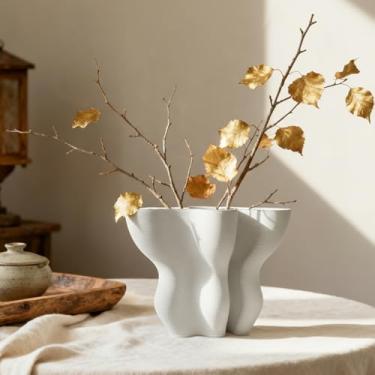 Imagem de Vaso de cerâmica branco contemporâneo, detalhe escultural abstrato irregular para decoração de casa, peça central artística moderna para mesa de centro ou estante de livros