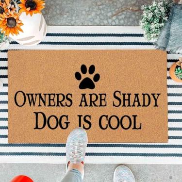 Imagem de Capacho engraçado para porta da frente, tapete de entrada ao ar livre, tapete marrom de entrada Os donos são cães sombrios é legal tapete de casa com tapetes de boas-vindas resistentes para varanda