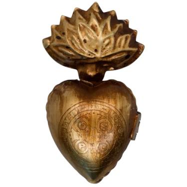 Imagem de VILLAGE GIFT IMPORTERS Ornamento de parede de coração Milagros de metal | Decoração de parede religiosa de arte popular inspirada no México | Tom dourado | Design de medalha de São Bento | Decoração