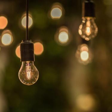 Imagem de Lâmpada Halógena para Churrasqueira 120W Bulbo A60 Avant 127V Amarela