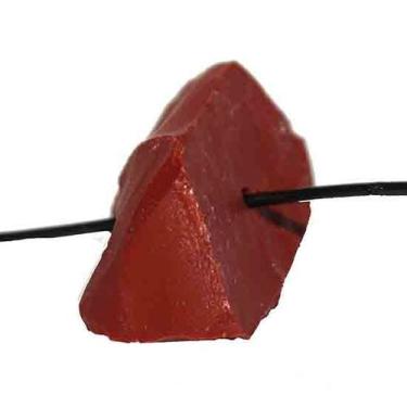 Imagem de Cascalho Bruto Jaspe Vermelho Natural Furado no Centro - 05 Unidades -