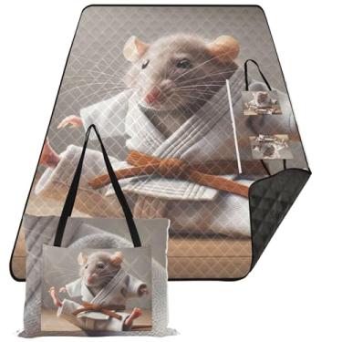 Imagem de TSENQUE Cobertor de praia à prova d'água com estampa de ratos karatê fofo cobertor de acampamento para grama extra grande cobertor de piquenique rosa dobrável 299,7 cm x 203,2 cm