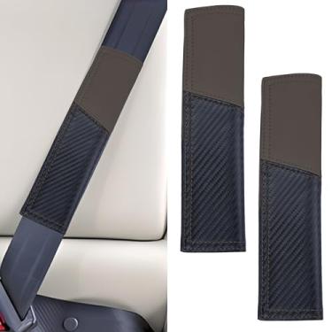 Imagem de ecocstm Capa para cinto de segurança de carro com 2 peças, capas de alça de ombro de cinto de segurança de fibra de carbono, almofada de cinto macio de couro respirável, acessórios interiores de carro