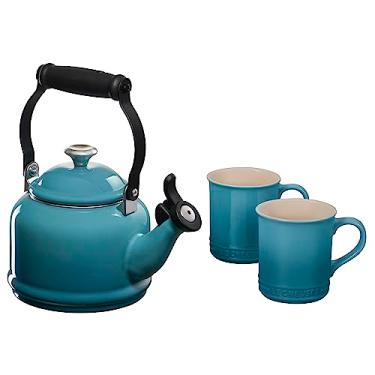 Imagem de Le Creuset Chaleira Demi esmaltada em aço com acabamentos de metal e conjunto de 2 canecas de grés, chaleira de 1,25 litros e (2) canecas de 400 ml, Caribe