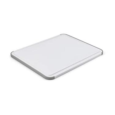 Imagem de KitchenAid Tábua de corte de plástico clássica com canaleta de perímetro e bordas antiderrapantes, pode ser lavada na lava-louças, 28 x 35 cm, branca e cinza