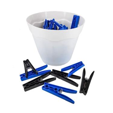 Imagem de Cesto branco pregadores de roupas plástico preto com azul