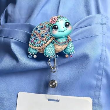 Imagem de Carretel de crachá de acrílico retrátil com clipe jacaré - design de tartaruga fofo enfeitado com joias, clipe de identificação de enfermeira para trabalhadores médicos/funcionários de escritório/XPJ
