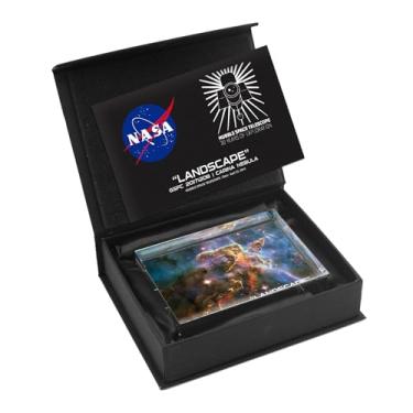 Imagem de Infusion Carina Nebulosa "Paisagem" NASA James Webb Telescope Crystal Paperweight & Info Card Gift Set, 10 x 7,6 cm, forma retangular