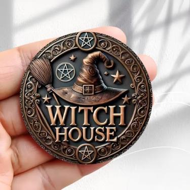 Imagem de Ímã de geladeira vintage emblema de casa de bruxa chapéu de bruxa design de vassoura - adesivo de geladeira redondo acrílico de 5,8 cm, presente de decoração retrô, tamanho perfeito para geladeira