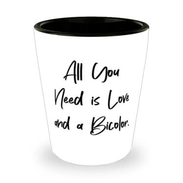 Imagem de Gato bicolor motivacional, All You Need is Love and a Bicolor, Epic Birthday Shot Glass para amantes de gatos
