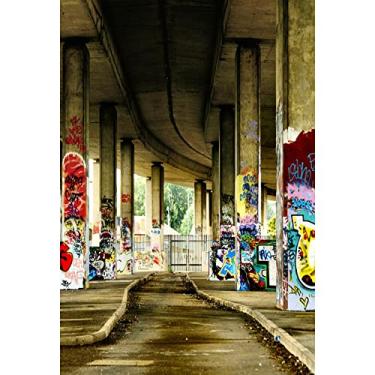 Imagem de YongFoto 2,4 x 3,6 m Ponte de fundo de edifício abandonado sob pilares de pedra rua grafite colorido parede ruína lixo estrada fotografia fundo adulto crianças crianças retrato artístico foto adereço