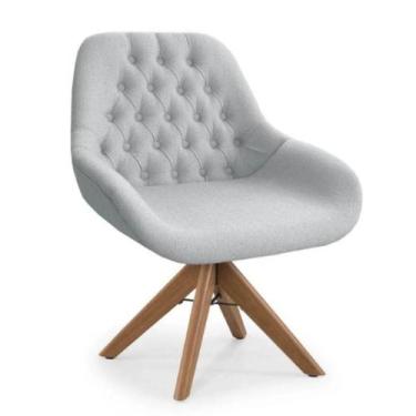 Imagem de Poltrona Pandora Linho Prata com Capitonê e Base Giratória Madeira - T