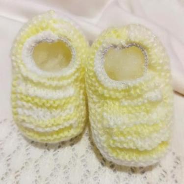 Imagem de Sapatinho de Bebê de Tricô Amarelo e Branco - 0 a 3 meses 100% Lã Antialérgica