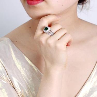 Imagem de Anel elegante com design de halo redondo e haste dividida com pedra central de zircônia cúbica branca/verde - detalhe de zircônia cúbica em forma de pêra, noivado, coquetel, joia de promessa para