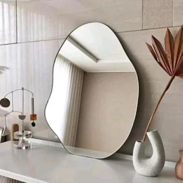 Imagem de Espelho Irregular com Acionamento em LED Touch Screen - Design Sofisti