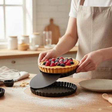 Imagem de Forma de Torta Crespa Antiaderente Fundo Removível - 17 cm - Marcolar