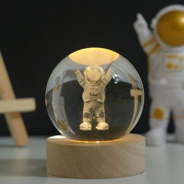 Imagem de Luminária de Mesa Bola de Cristal Efeito 3D Galáxia Astrounata com LED Sistema Solar Planetas e Base de Madeira