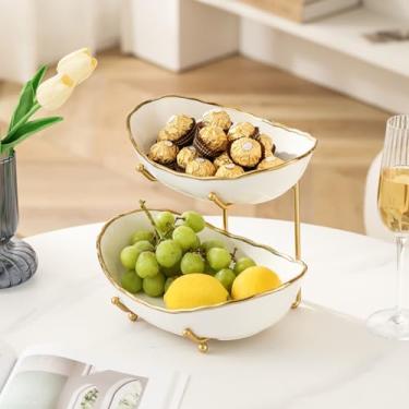 Imagem de Afeyibu Tigelas de frutas de 2 camadas para balcão de cozinha, tigela branca de cerâmica com suporte de metal dourado, cesta de frutas de 2 camadas para frutas, lanches, bolos, nozes, armazenamento de