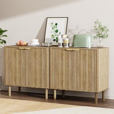 Imagem de Aparador buffet com armazenamento, credibilidade moderna com detalhes canelados, portas e prateleiras ajustáveis, mesa de console de bar de café de madeira para sala de estar, sala de jantar, cozinha