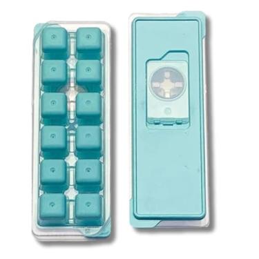 Imagem de Forma de Gelo de Silicone com Tampa 26x9cm – Cor Azul, Flexível e Prática