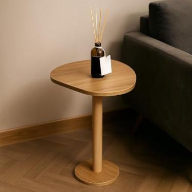 Imagem de Mesa de Canto Orgânica com Pés Palito – MDF com Acabamento Fosco, Estilo Retrô e Moderno (UNITARIA FREIJÓ DE 50 CM)