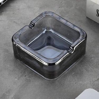 Imagem de Cinzeiro de vidro quadrado com bordas elevadas para uso interno, ideal para mesas de casa, escritório e café, fácil de limpar e manter (cinza)
