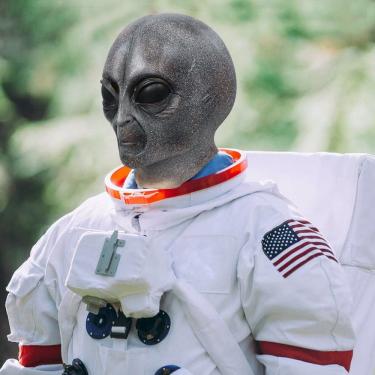 Imagem de Máscara Valkyrie Platinum Son Latex Hood Eldens Alien Helmet