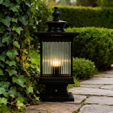 Imagem de Luminária de poste vintage preta para exterior com cúpula de vidro, estilo antigo, adequada para iluminação de porta de entrada, varanda, jardim e pátio. Base de lâmpada E27 (A)