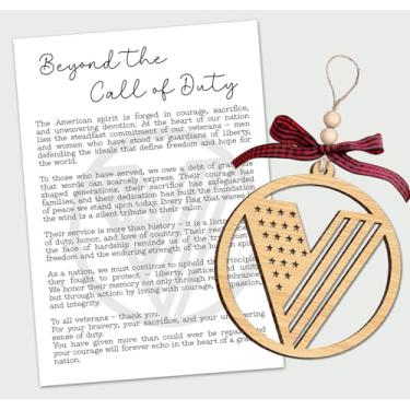 Imagem de Ornamento veterano - Cartão de história Beyond The Call of Duty - Design de bandeira de círculo de madeira em forma de V - Honrando o serviço, coragem e patriotismo - Tributo sincero para heróis